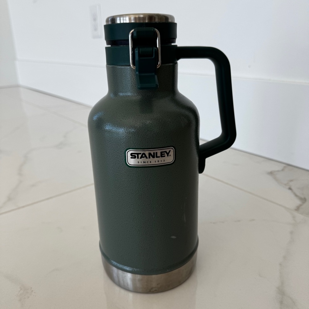 Stanley Green and Silver Insulated Water Bottle 2 quart